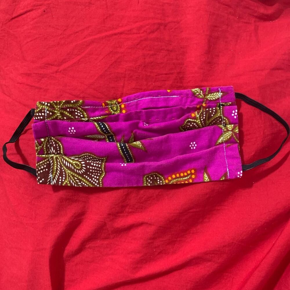 Handmade vintage fabric face mask - Picture 2 of 3